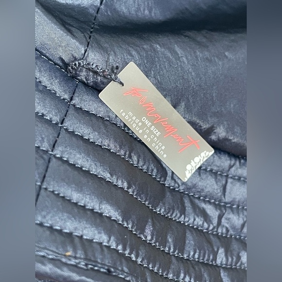 NWT FP “FREE PEOPLE” Movement Women's Bucket List Reversible Sherpa Hat in NAVY - Picture 6 of 8